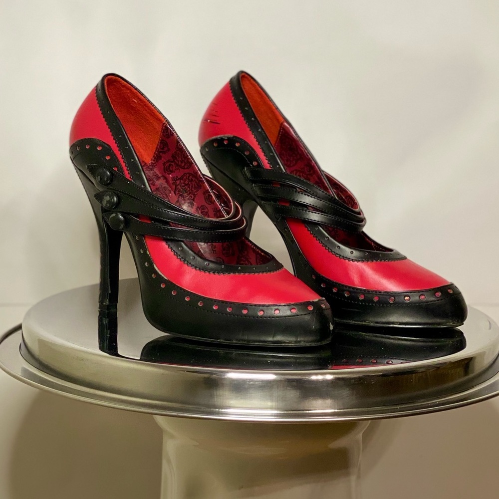 Bordello Tempt-10, size 7, 4" black & red Mary Jane pump with tri-strap